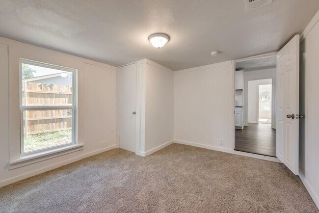 Building Photo - 3415 Crites St
