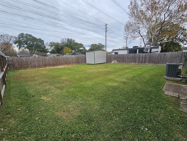 Building Photo - 113 E Forrest Ln