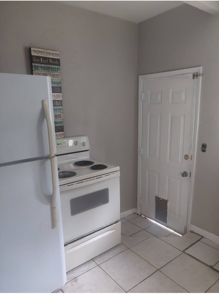 Building Photo - 137 Grace St