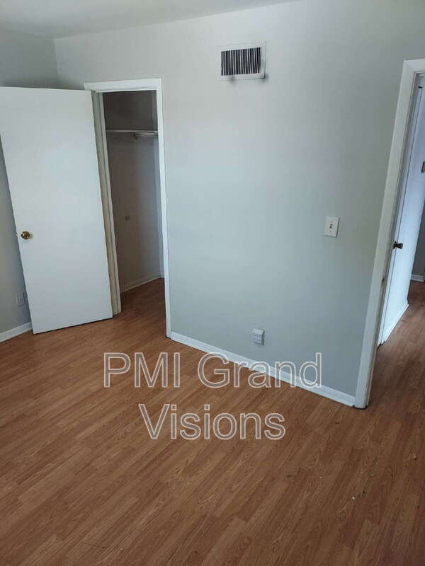 Building Photo - 340 N Monroe St