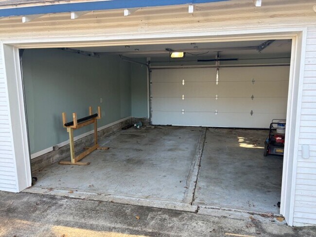 Building Photo - 2017 N Garfield St