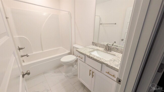 Building Photo - 151 Calvert Oaks Dr