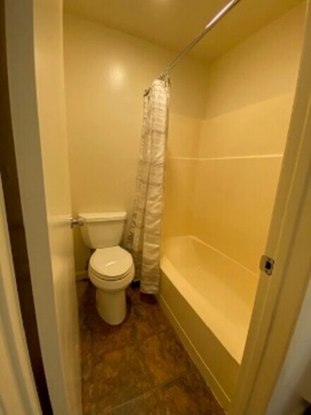 Building Photo - 1475 De Rose Way