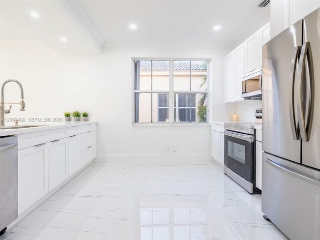 Building Photo - 801 Tanglewood Cir