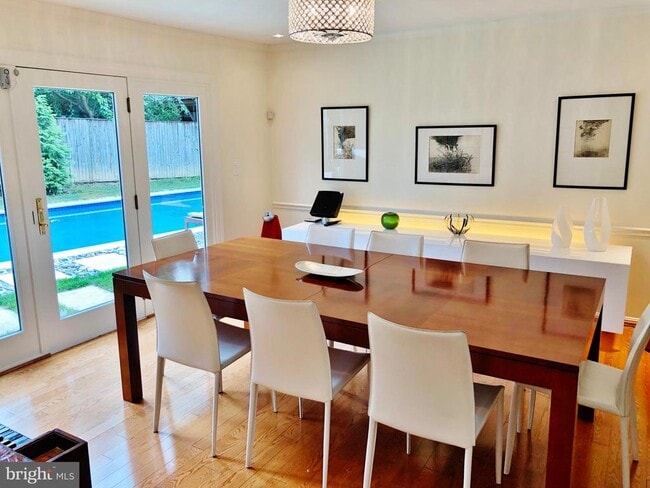 Building Photo - 10309 Bells Mill Terrace