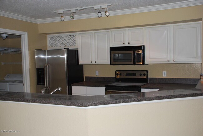 Building Photo - 805 Boardwalk Dr