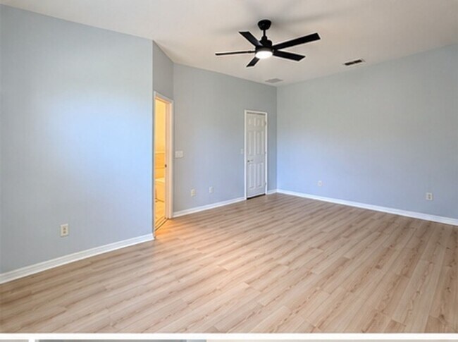 Building Photo - 4610 SW 16th Pl