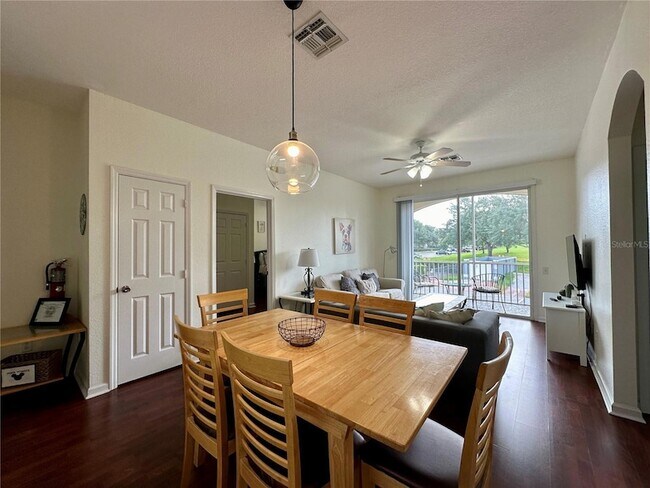 Building Photo - 2300 Silver Palm Dr