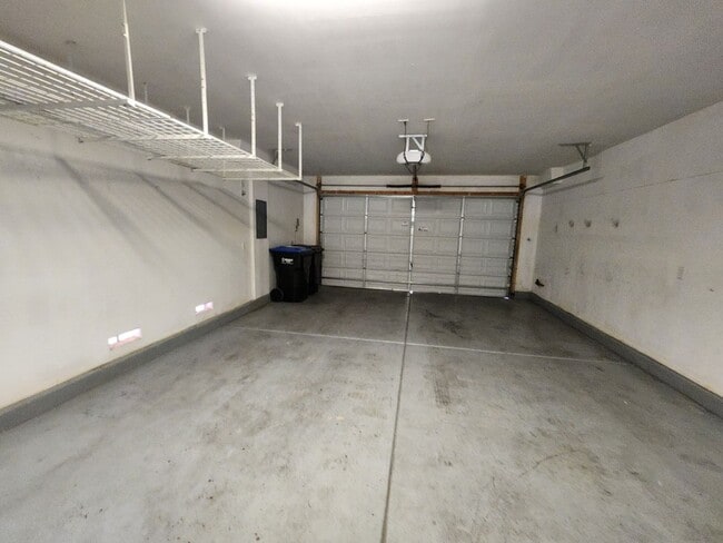 Building Photo - Spacious 3Bed/2Bath/2Car home nestled in the desirable Anthem Highlands Community- $500 Off Move ...