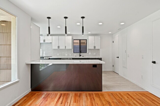 Building Photo - 13723 36th Ave NE