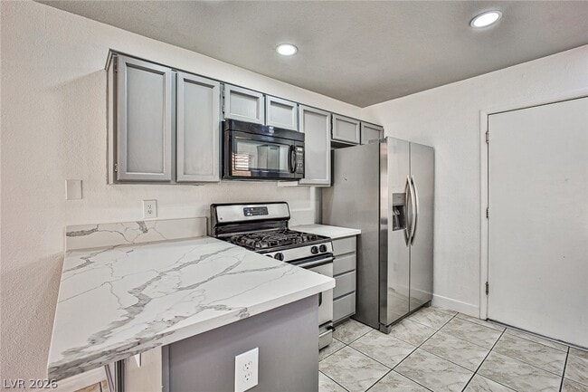 Building Photo - 9285 Casa Christina Ln