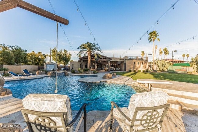 Building Photo - 5821 E Cactus Rd