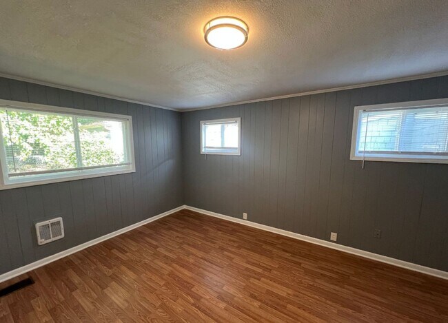 Building Photo - Charming 3 Bedroom Home in Independence – ...