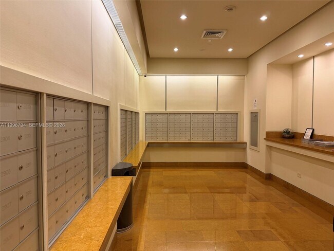 Building Photo - 801 Brickell Key Blvd