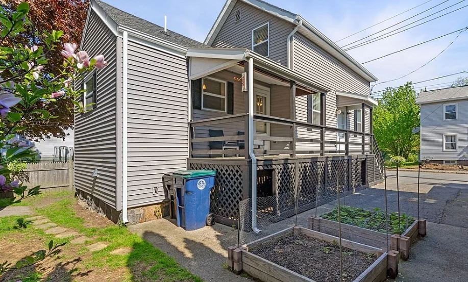 Building Photo - 20 Planters St