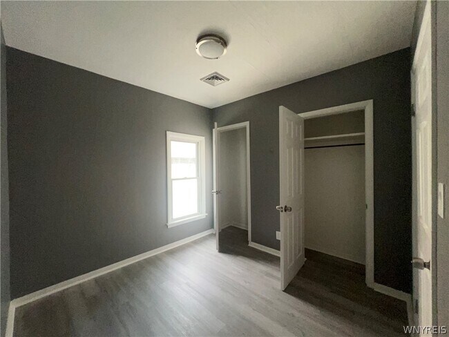 Building Photo - 165 Roland Ave