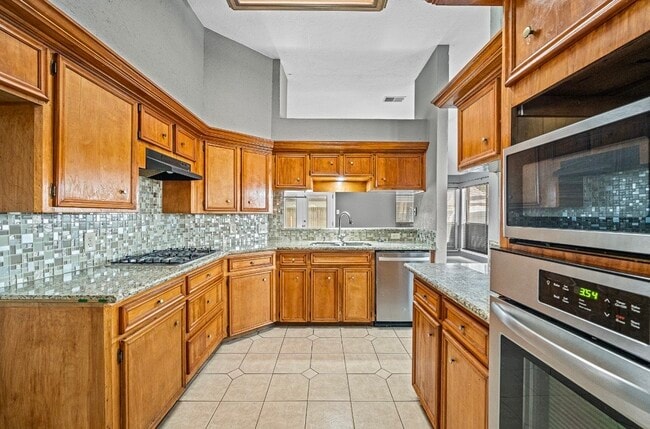 Building Photo - 22018 Silver Lode Dr