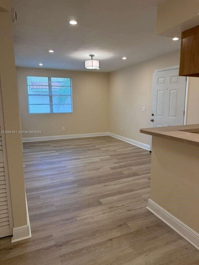 Building Photo - 1247 SW 46th Ave