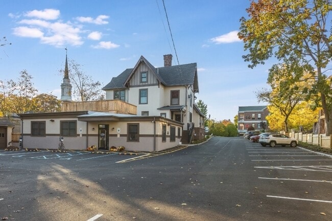 Building Photo - 63 Park St