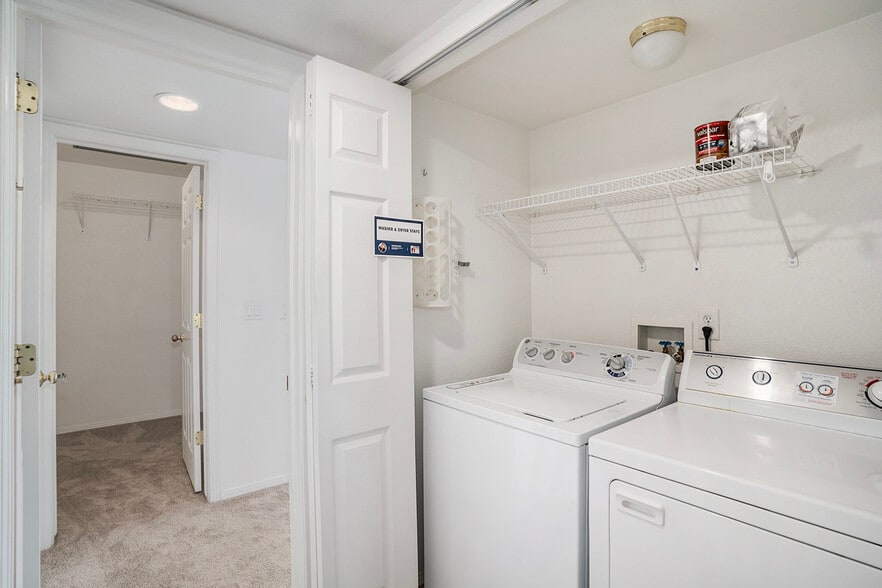 Washer & Dryer - 3002 W Elizabeth St