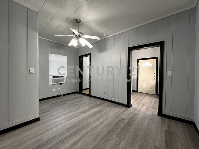 Building Photo - Charming 2/1 in Castleberry ISD for Rent!