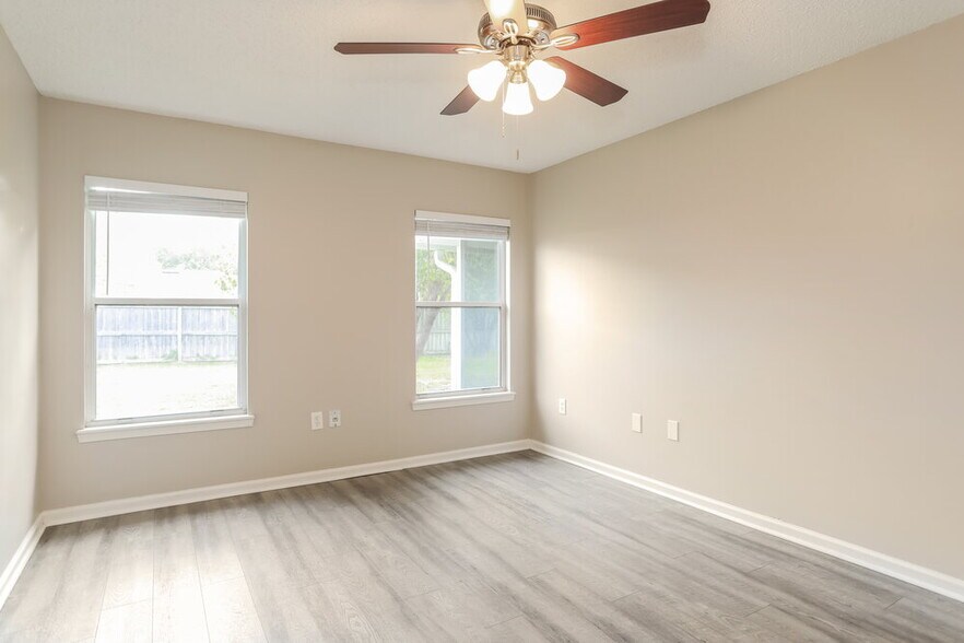 Building Photo - 2081 Frogmore Dr