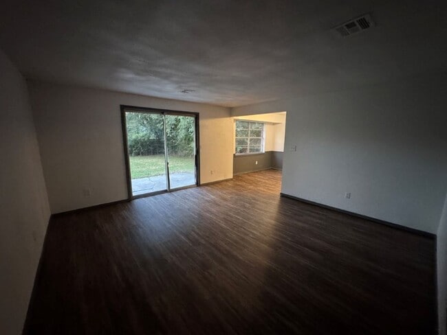 Building Photo - 3 bed one bath all new inside ready for mo...