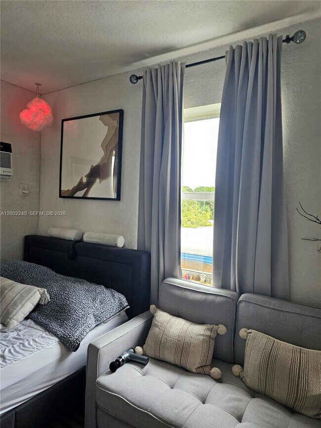 Building Photo - 2513 SW 10th St