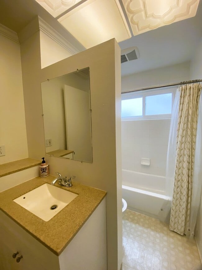 Building Photo - Lovely 3-bedroom home for rent in Fremont - Sundale!