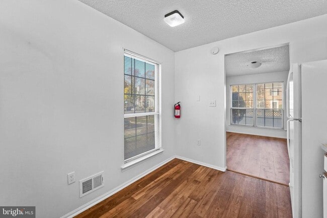 Building Photo - 194 Darwin Ln