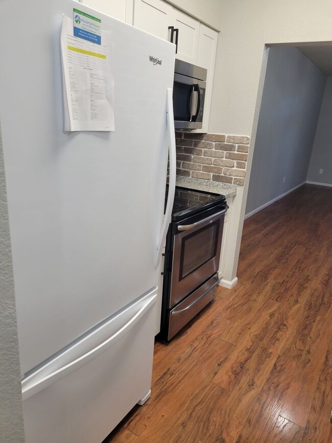 Building Photo - Fabulous Remodeled 2 bedroom , 2 bath Remodeled Condo in Country Club Greens