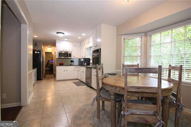 Building Photo - 3571 Sunderland Cir NE