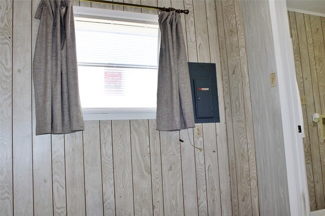 Building Photo - 218 Smith St