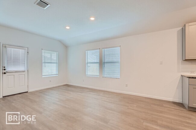 Building Photo - 2708 Coral Vly
