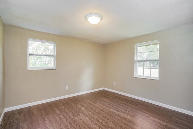 Building Photo - "Charming 3-Bed Sanctuary with Scenic Views in Floral City - 1608 Sq Ft of Comfort!"