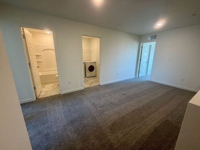 Building Photo - 3852 Pinnacles Ct