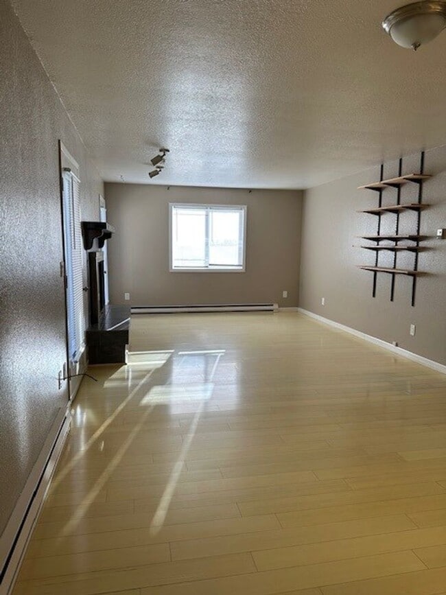 Building Photo - 2BED, 1BATH IN JEWEL LAKE AREA |LAUNDRY IN UNIT!!!