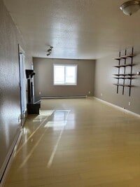 Building Photo - 2BED, 1BATH IN JEWEL LAKE AREA |LAUNDRY IN UNIT!!!