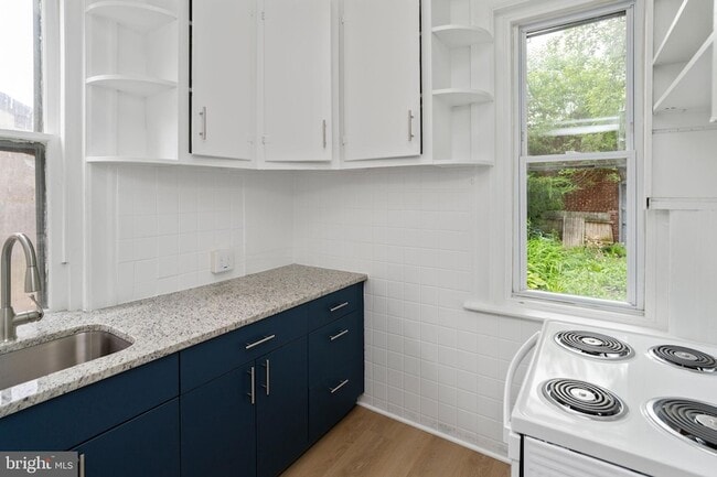 Building Photo - 243 Chestnut St