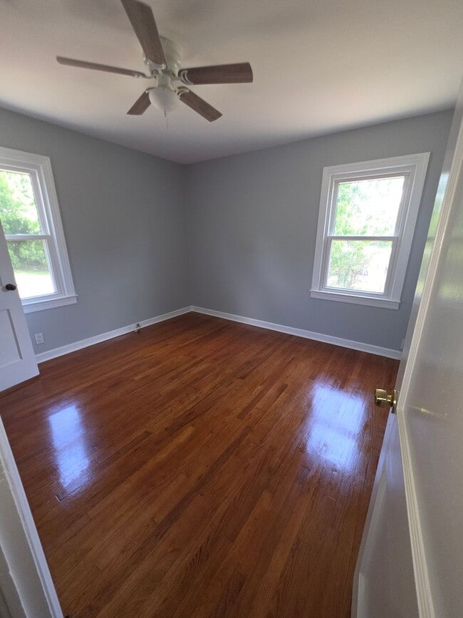 Building Photo - 3 Bedroom, 1 Bathroom Rental