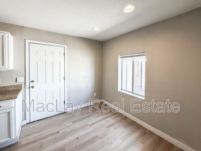 Building Photo - 513 W Pima St