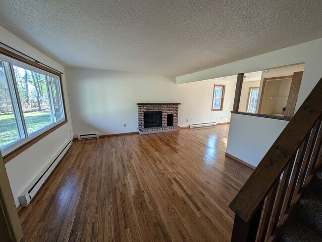 Building Photo - 877 Loon Lake Rd