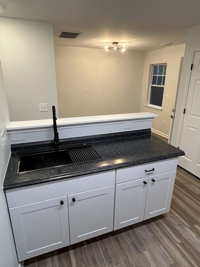 Building Photo - Refreshed 3 Bedroom End Unit Townhome near...