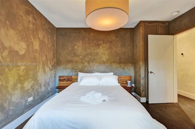 Building Photo - 669 NE 60th St