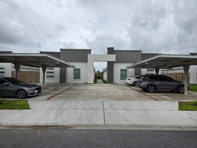 Building Photo - 421 E Acacia Ave