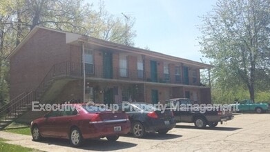 Building Photo - 246 Elmwood Dr