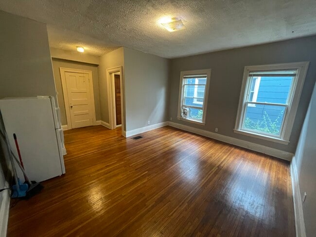 Primary Photo - 50 Florence Ave