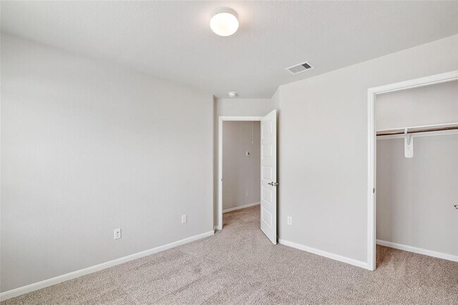 Building Photo - 5611 Cedar Cres Ct