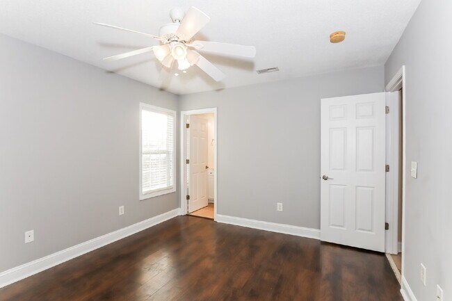 Building Photo - "Spacious 4-Bed, 3-Bath Haven in Myrtle Beach - Your Perfect Coastal Retreat!"