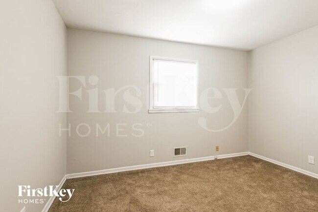 Building Photo - 336 Wayside Dr